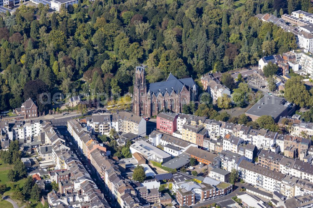 Aerial photograph Aachen - Church building St. Josef - Grabeskirche on street Adalbertsteinweg - Sankt-Josefs-Platzin Aachen in the state North Rhine-Westphalia, Germany