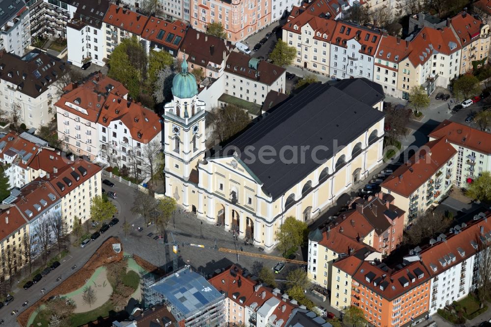 München from the bird's eye view: Church building of the St. Josef - Church on Josephplatz in the district Maxvorstadt in Munich in the state Bavaria, Germany