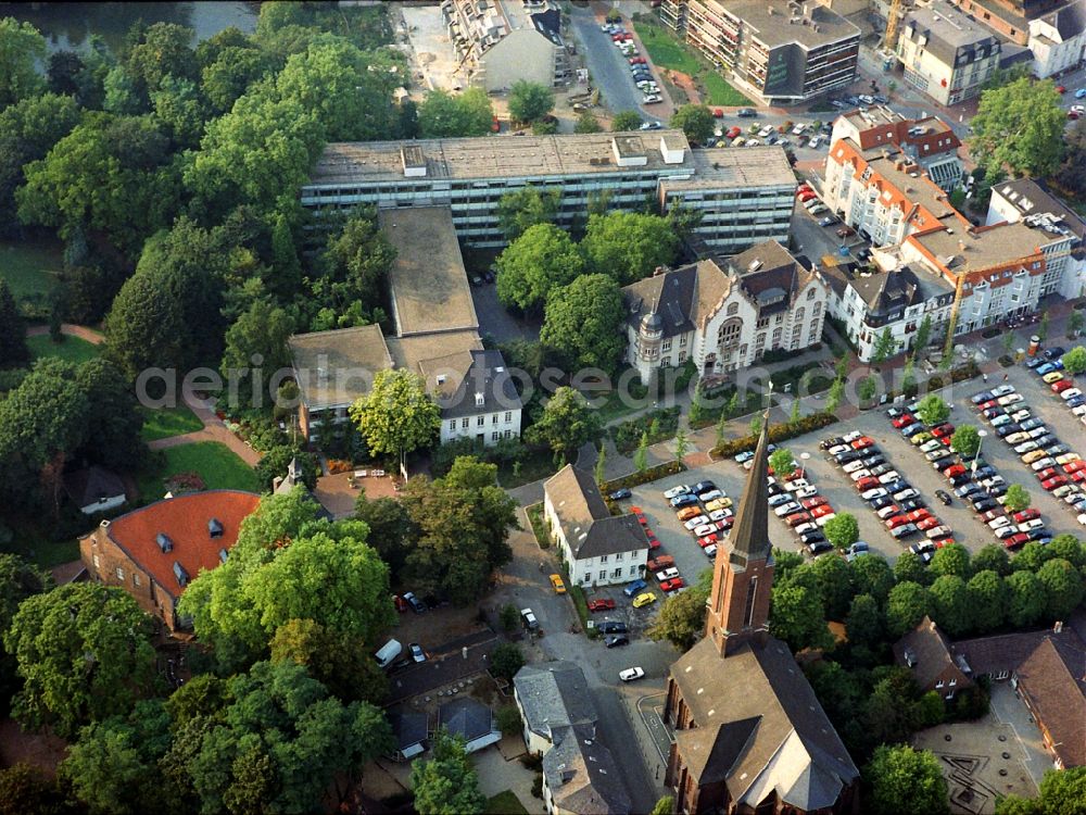 Moers from above - Church building in der St.-Josefs-Kirche Katholische Stadtpfarrkirche on Kastell opposite Old Town- center of downtown in Moers in the state North Rhine-Westphalia