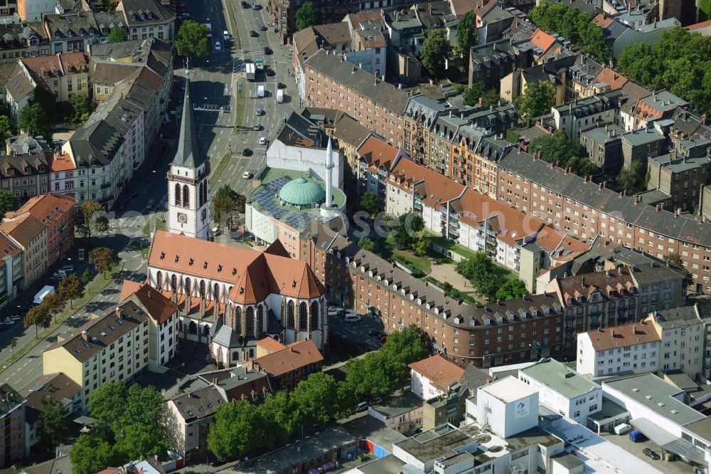 Aerial photograph Mannheim - Church building Jugendkirche Samuel in der Nachbarschaft zur Moschee Yavuz-Sultan-Selim-Moschee am Luisenring in Mannheim in the state Baden-Wuerttemberg