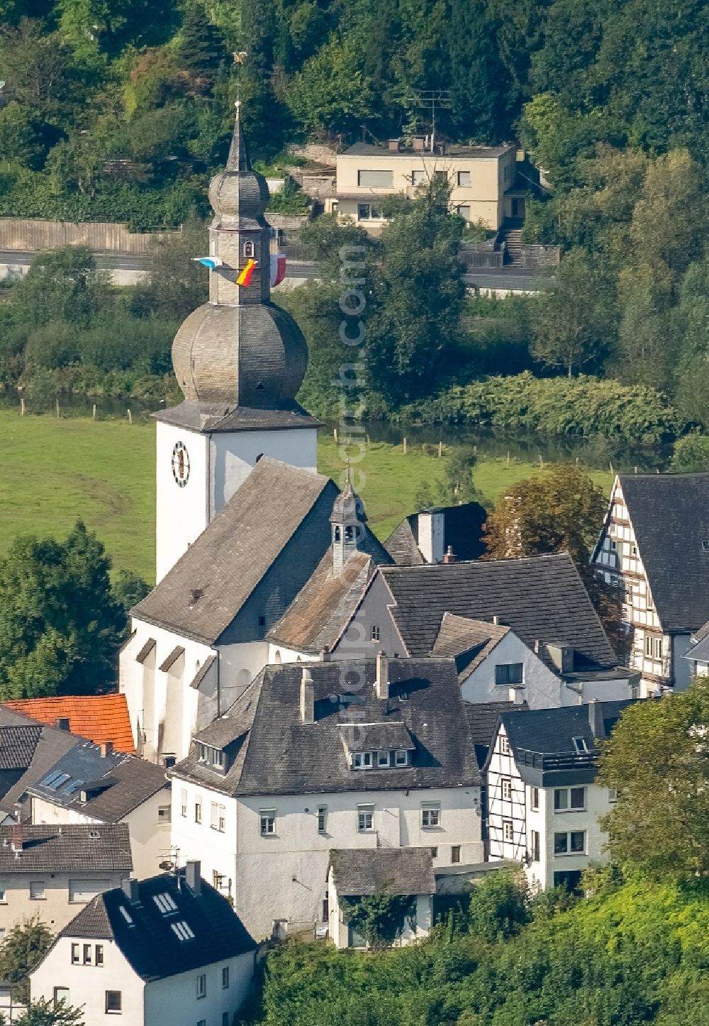 Arnsberg from the bird's eye view: Churches building the chapel of Stadtkapelle St. Georg in Arnsberg in the state North Rhine-Westphalia, Germany