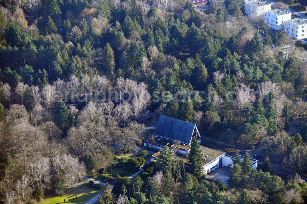 Aerial image Berlin - Churches building the chapel on Gelaende of Heidefriedhof in Berlin, Germany