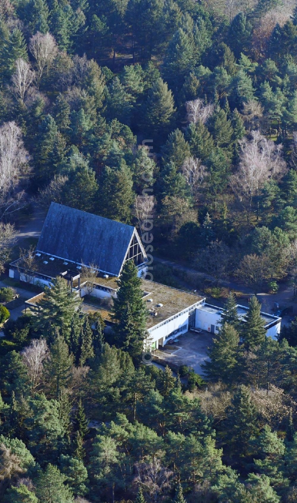 Aerial photograph Berlin - Churches building the chapel on Gelaende of Heidefriedhof in Berlin, Germany