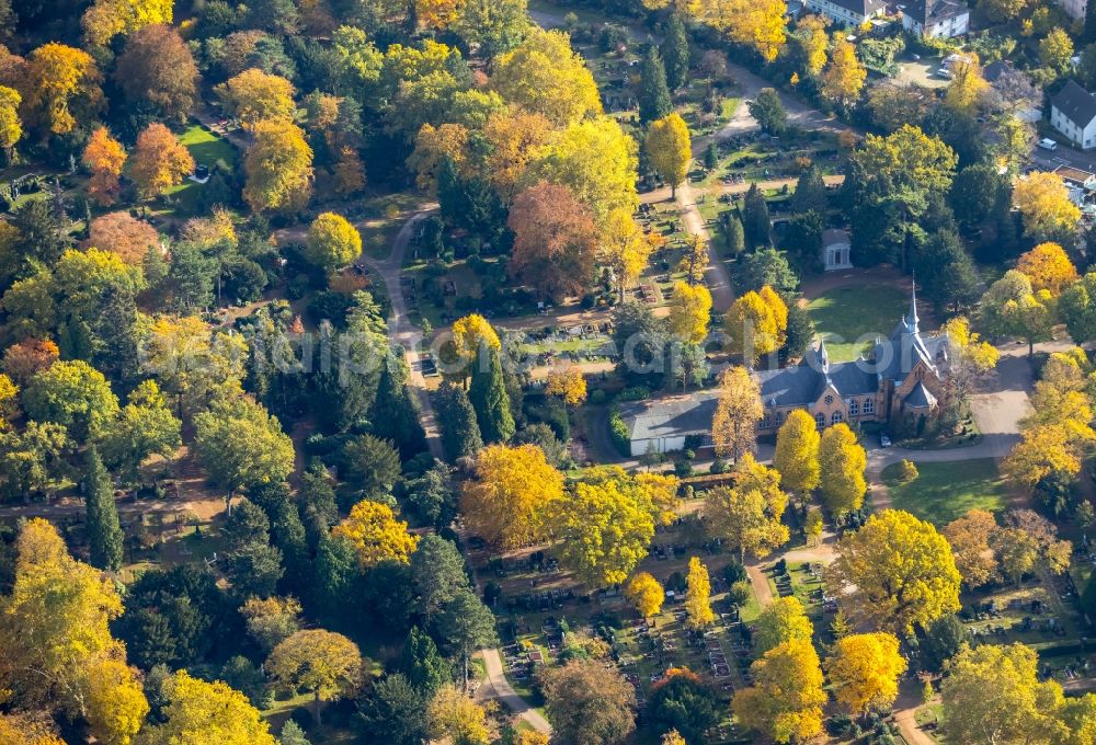 Aerial photograph Düsseldorf - Churches building the chapel Kapelle Nordfriedhof in Duesseldorf in the state North Rhine-Westphalia, Germany