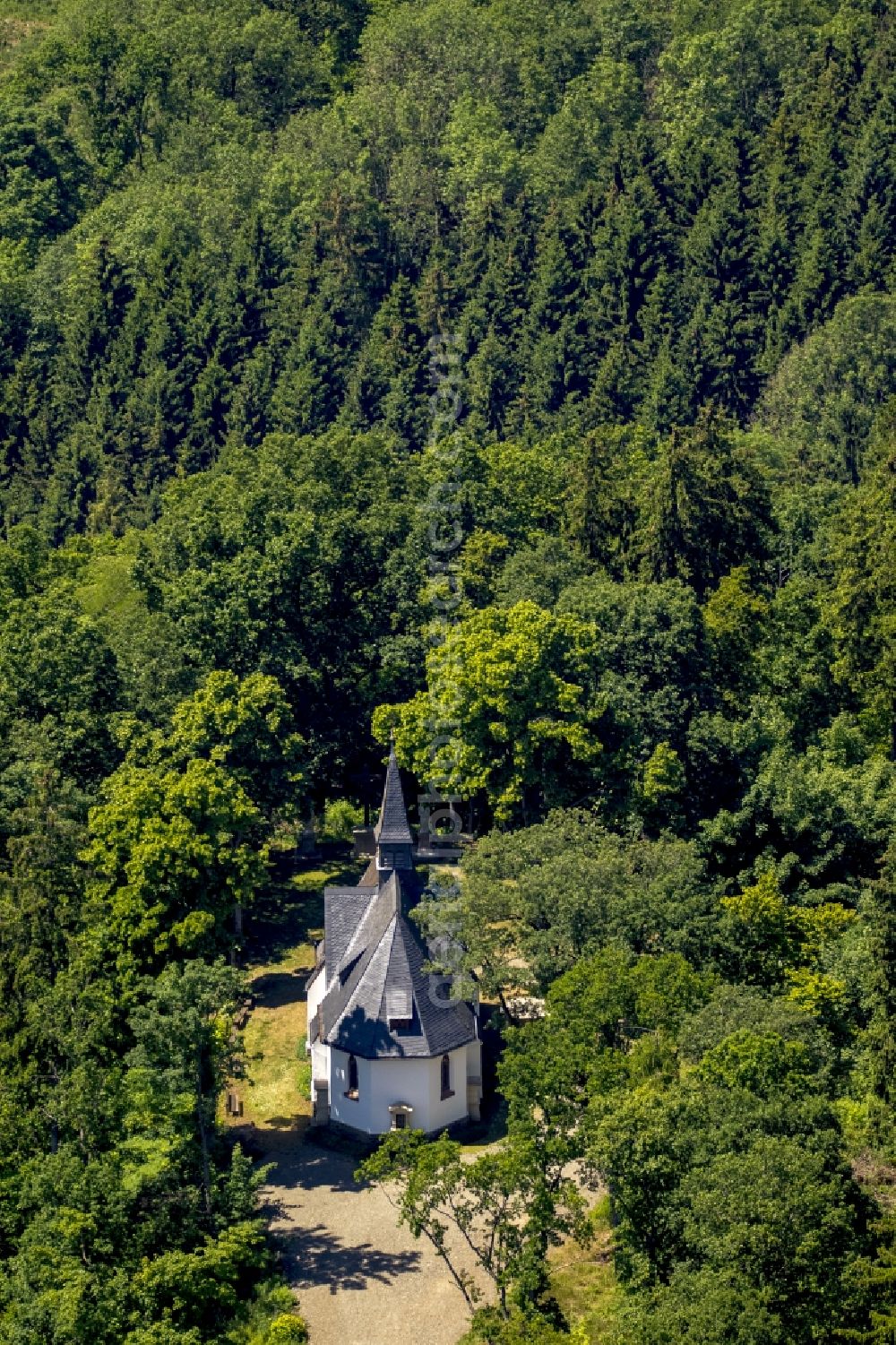 Aerial image Medebach - Churches building the chapel Auf dem Kahlen - Kahlenkapelle in Medebach in the state North Rhine-Westphalia