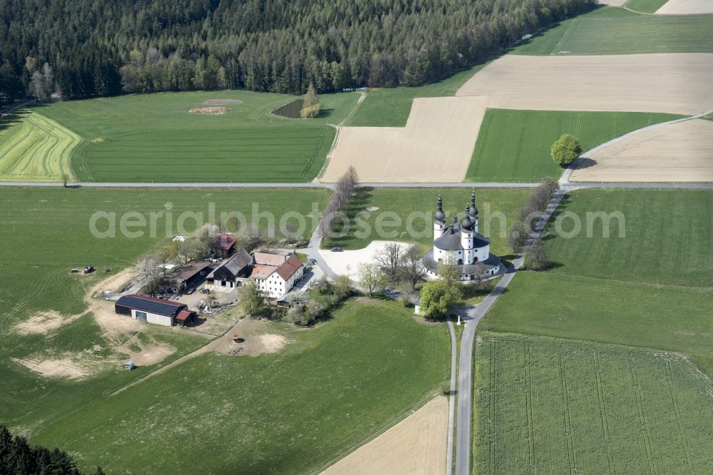 Aerial photograph Münchenreuth - Churches building the chapel Kappl Wallfahrtskirche of Heiligsten Dreifaltigkeit in Muenchenreuth in the state Bavaria, Germany