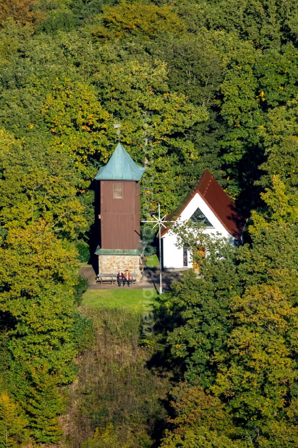 Netphen from the bird's eye view: Churches building the chapel Brauersdorf - Waldkapelle in Netphen in the state North Rhine-Westphalia