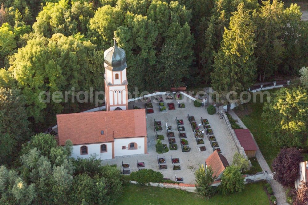 Landau an der Isar from the bird's eye view: Churches building the chapel on Schloss Tannegg in the district Unterframmering in Landau an der Isar in the state Bavaria, Germany