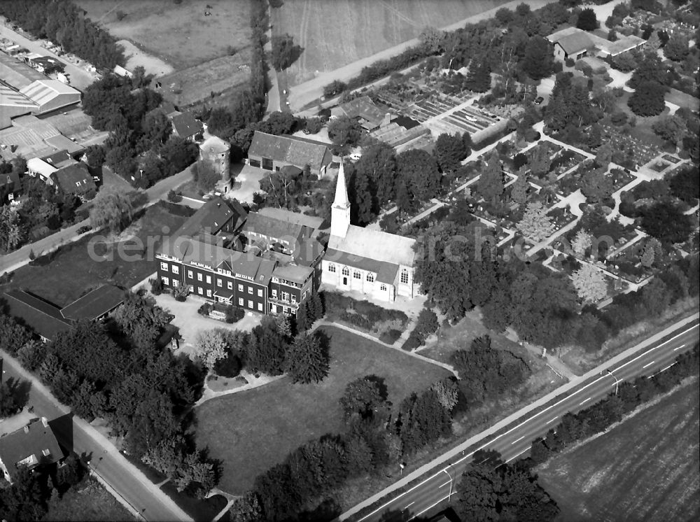 Aerial image Sonsbeck - Churches building the chapel Geribernus in Sonsbeck in the state North Rhine-Westphalia, Germany