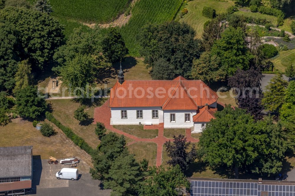 Aerial photograph Wadersloh - Churches building the chapel St. Georg-Kapelle on Goettinger Breede in Wadersloh in the state North Rhine-Westphalia, Germany