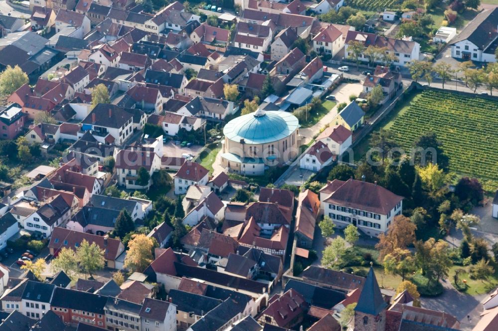 Aerial image Neustadt an der Weinstraße - Church building kath. Kirche St. Johannes Mussbach in the district Mussbach in Neustadt an der Weinstrasse in the state Rhineland-Palatinate, Germany