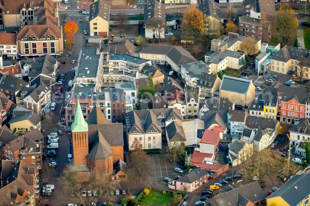 Dinslaken from above - Church building of the Kath. Kirchengemeinde St. Vincentius in the Old Town- center of downtown in the district Ruhr Metropolitan Area in Dinslaken in the state North Rhine-Westphalia