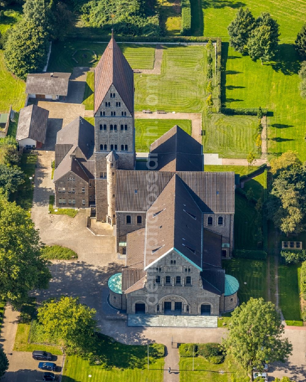 Bochum from above - Church building Kath. Pfarr- and Kirchengemeinde Liebfrauen Bochum along the Hiltroper Landwehr in Bochum in the state North Rhine-Westphalia, Germany