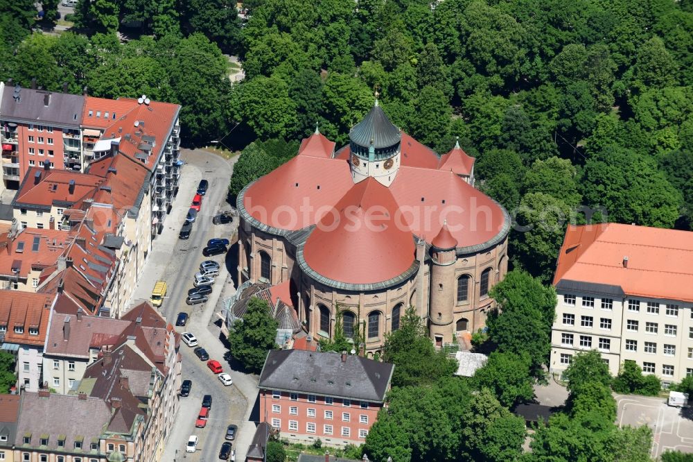 München from the bird's eye view: Church building of Kath. Pfarront St. Rupert on Gollierplatz - Kiliansplatz - Kazmairstrasse in Munich in the state Bavaria, Germany