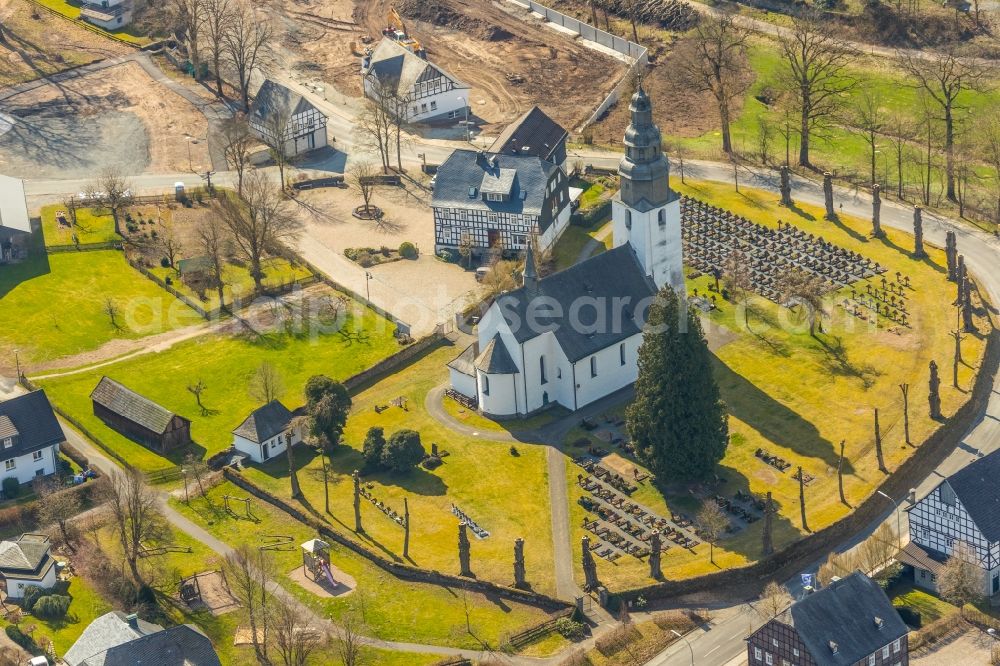 Schmallenberg from the bird's eye view: Church building of Kath. Pfarrkirche St. Peter and Paul in Wormbach in the state North Rhine-Westphalia, Germany