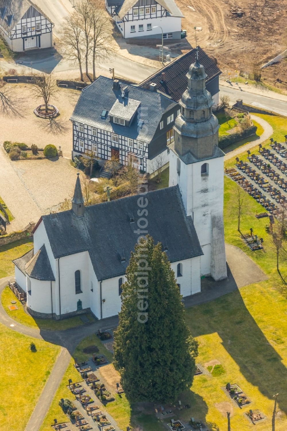 Aerial image Schmallenberg - Church building of Kath. Pfarrkirche St. Peter and Paul in Wormbach in the state North Rhine-Westphalia, Germany