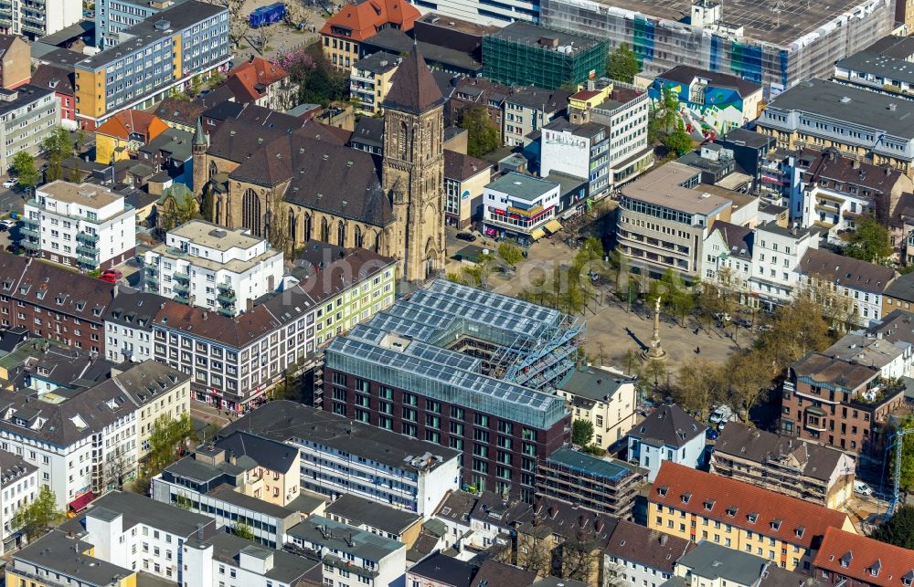 Aerial photograph Oberhausen - Church building Katholische Kirche on Altmarkt in Oberhausen in the state North Rhine-Westphalia, Germany