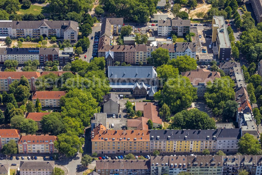 Aerial image Dortmund - Church building katholische Kirche St. Aposteln in the district Hafen-Sued in Dortmund at Ruhrgebiet in the state North Rhine-Westphalia, Germany