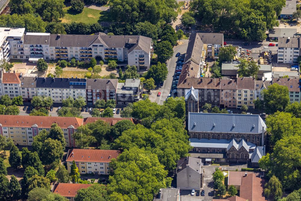 Aerial photograph Dortmund - Church building katholische Kirche St. Aposteln in the district Hafen-Sued in Dortmund at Ruhrgebiet in the state North Rhine-Westphalia, Germany