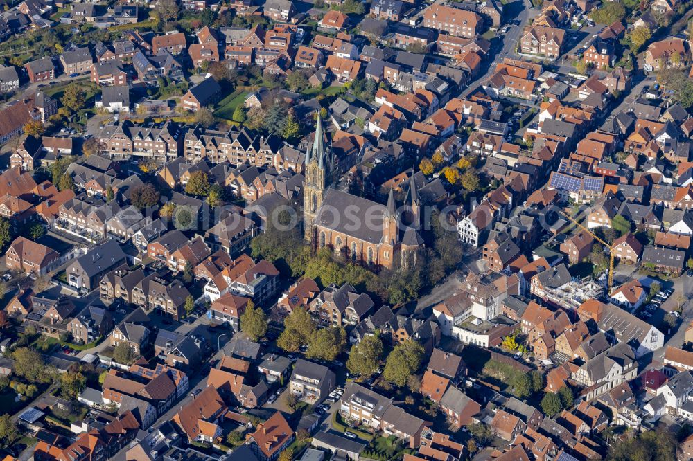 Aerial photograph Sendenhorst - Church building of the Catholic Church St. Martin on Kirchstrasse in Sendenhorst in the federal state of North Rhine-Westphalia, Germany