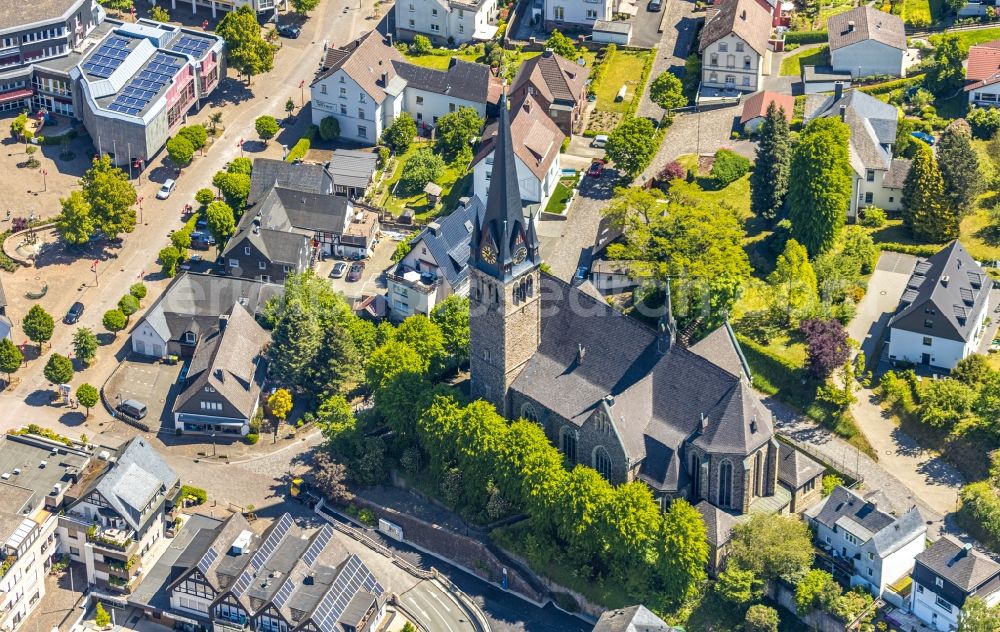 Aerial photograph Altenhundem - Church building Katholische Pfarrkirche St. Agatha on Sandstrasse in Altenhundem in the state North Rhine-Westphalia, Germany