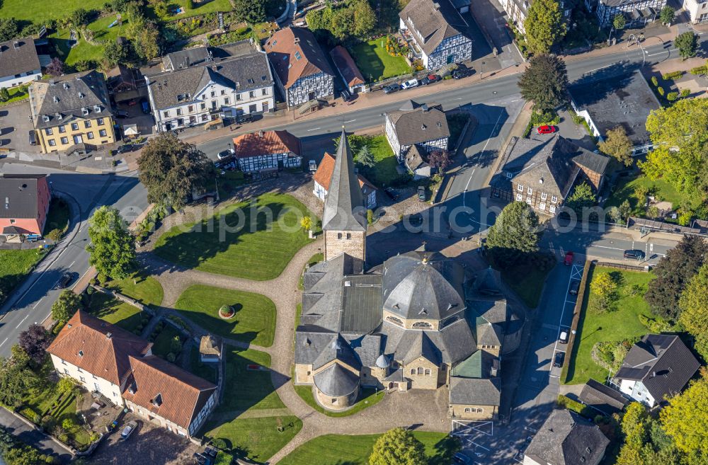 Aerial photograph Balve - Church building of Katholische Pfarrkirche St. Blasius on place Kirchplatz in Balve in the state North Rhine-Westphalia, Germany