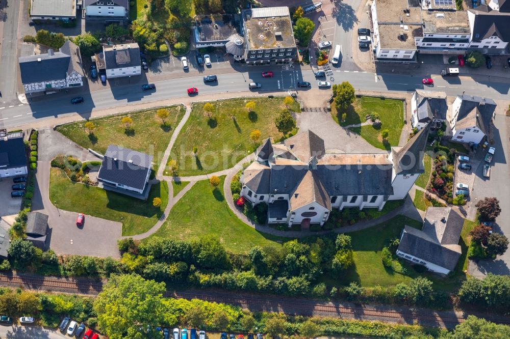 Aerial photograph Olsberg - Church building Katholische Pfarrkirche Sankt Martin in Olsberg in the state North Rhine-Westphalia, Germany