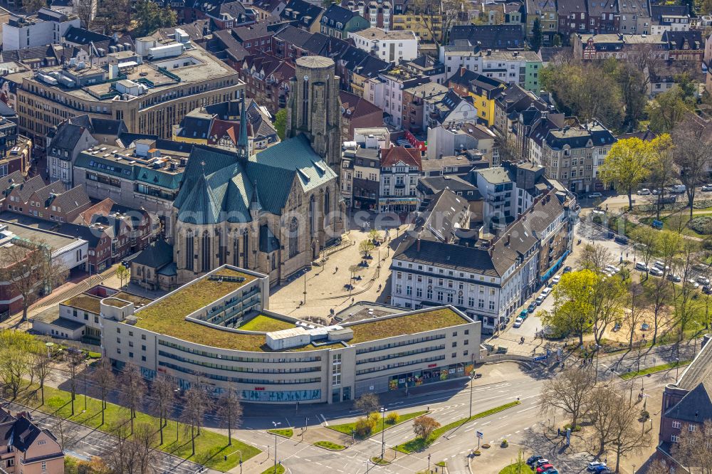 Gelsenkirchen from the bird's eye view: Church building Katholische Propsteigemeinde St. Urbanus on place Sankt-Urbanus-Kirchplatz in the district Buer in Gelsenkirchen at Ruhrgebiet in the state North Rhine-Westphalia, Germany