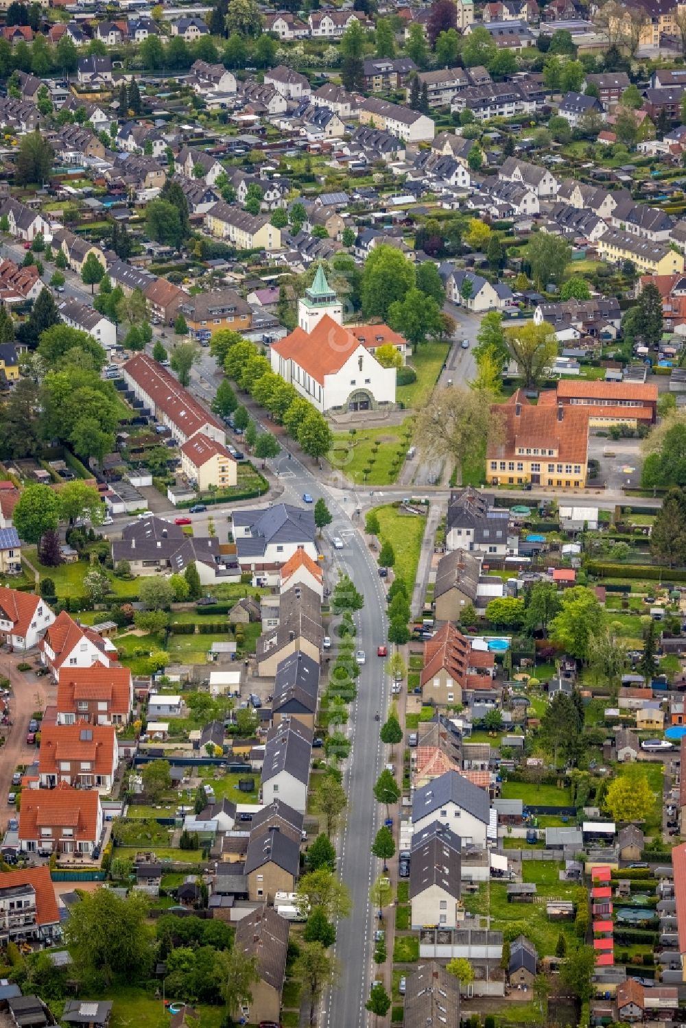 Gladbeck from above - Church building the Catholic Christian king church in Gladbeck in the federal state North Rhine-Westphalia