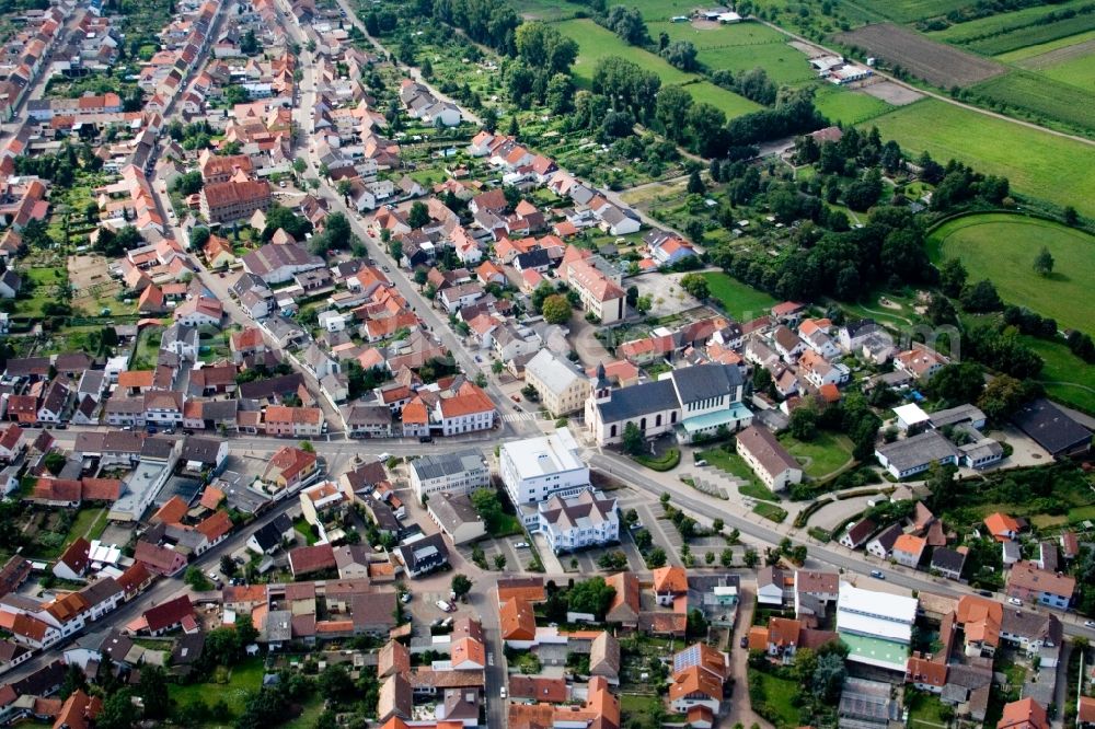 Aerial image Oberhausen-Rheinhausen - Church building in of katholischen Kirche Old Town- center of downtown in the district Oberhausen in Oberhausen-Rheinhausen in the state Baden-Wuerttemberg, Germany