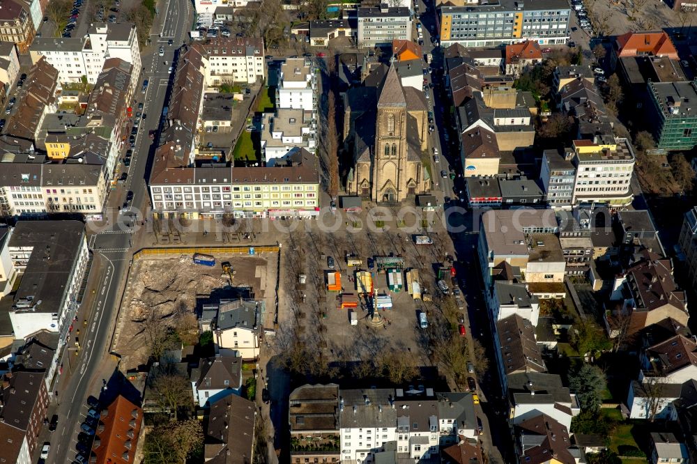 Aerial photograph Oberhausen - Church building of the Catholic Church of the Sacred Heart in Altstadt- center at the Old Market in Oberhausen in North Rhine-Westphalia