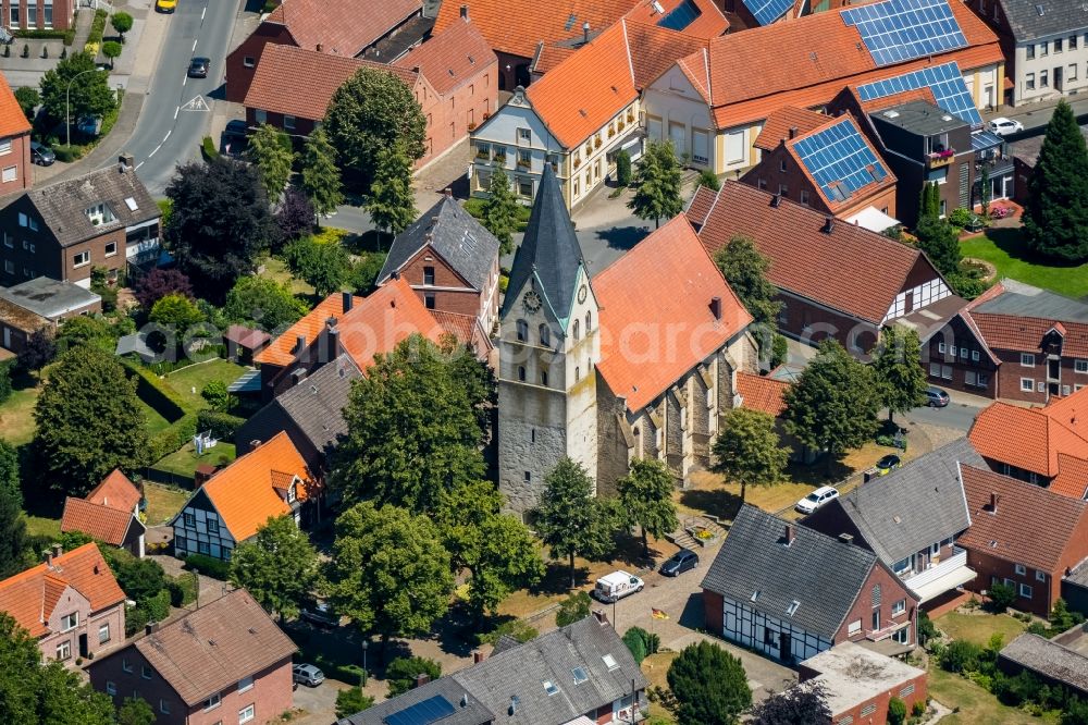 Hoetmar from the bird's eye view: Church building katholischen Kirche Sankt Lambertus in Hoetmar in the state North Rhine-Westphalia, Germany