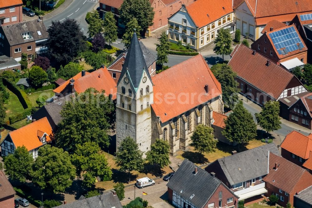 Aerial image Hoetmar - Church building katholischen Kirche Sankt Lambertus in Hoetmar in the state North Rhine-Westphalia, Germany