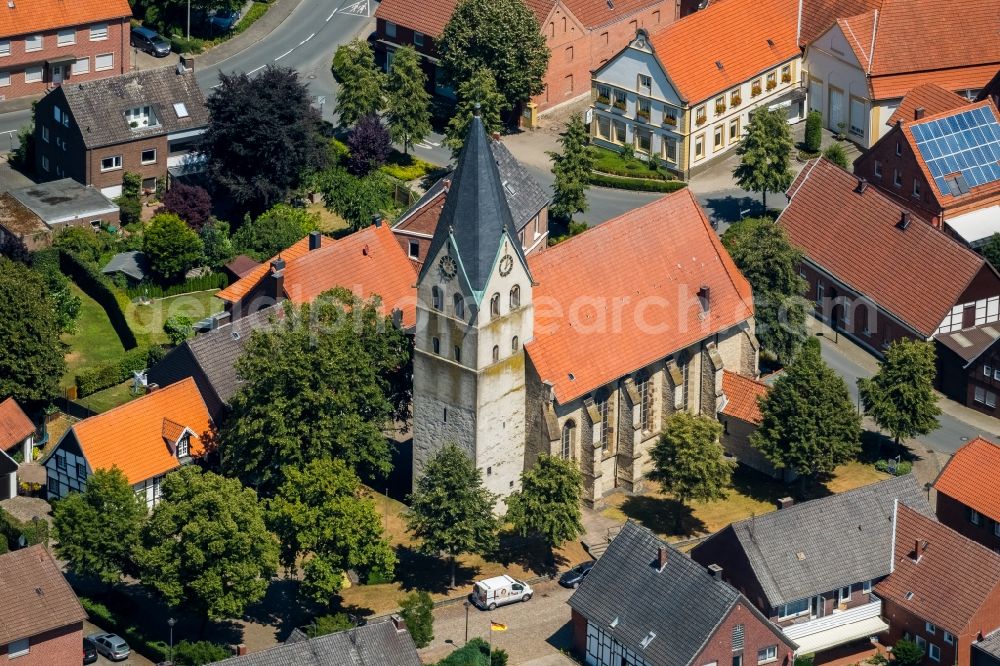 Aerial photograph Hoetmar - Church building katholischen Kirche Sankt Lambertus in Hoetmar in the state North Rhine-Westphalia, Germany