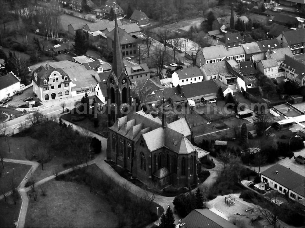 Aerial photograph Rheurdt - Church building katholischen Kirche Sankt Nikolaus in Rheurdt in the state North Rhine-Westphalia, Germany