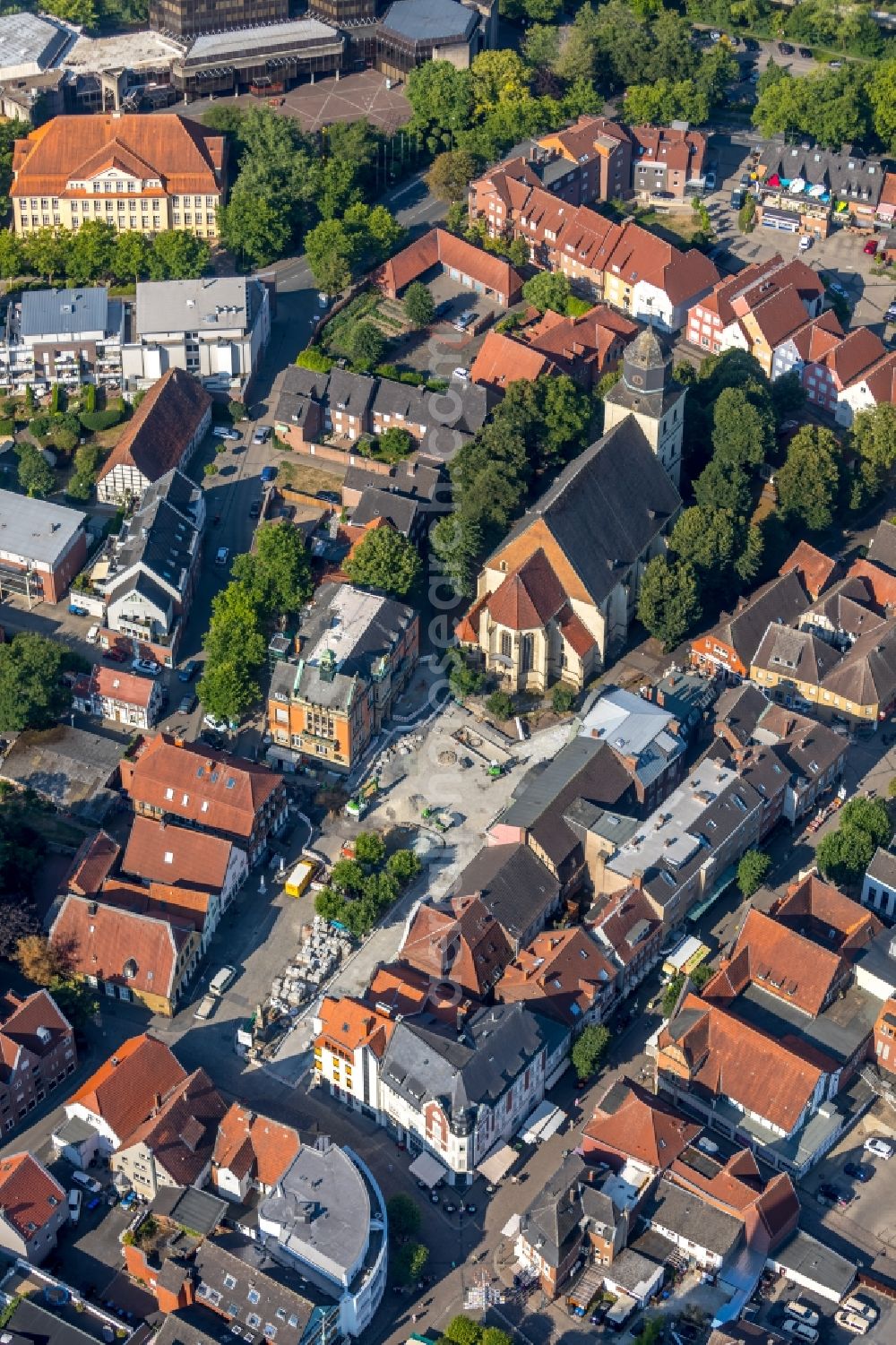 Aerial image Ahlen - Church building of the Catholic parish of St. Bartholomew in the old city center of the city center in Ahlen in the federal state of North Rhine-Westphalia, Germany