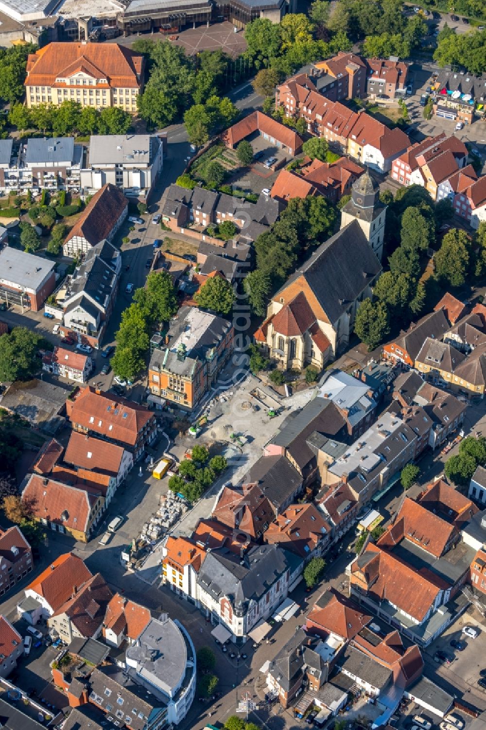 Aerial photograph Ahlen - Church building of the Catholic parish of St. Bartholomew in the old city center of the city center in Ahlen in the federal state of North Rhine-Westphalia, Germany