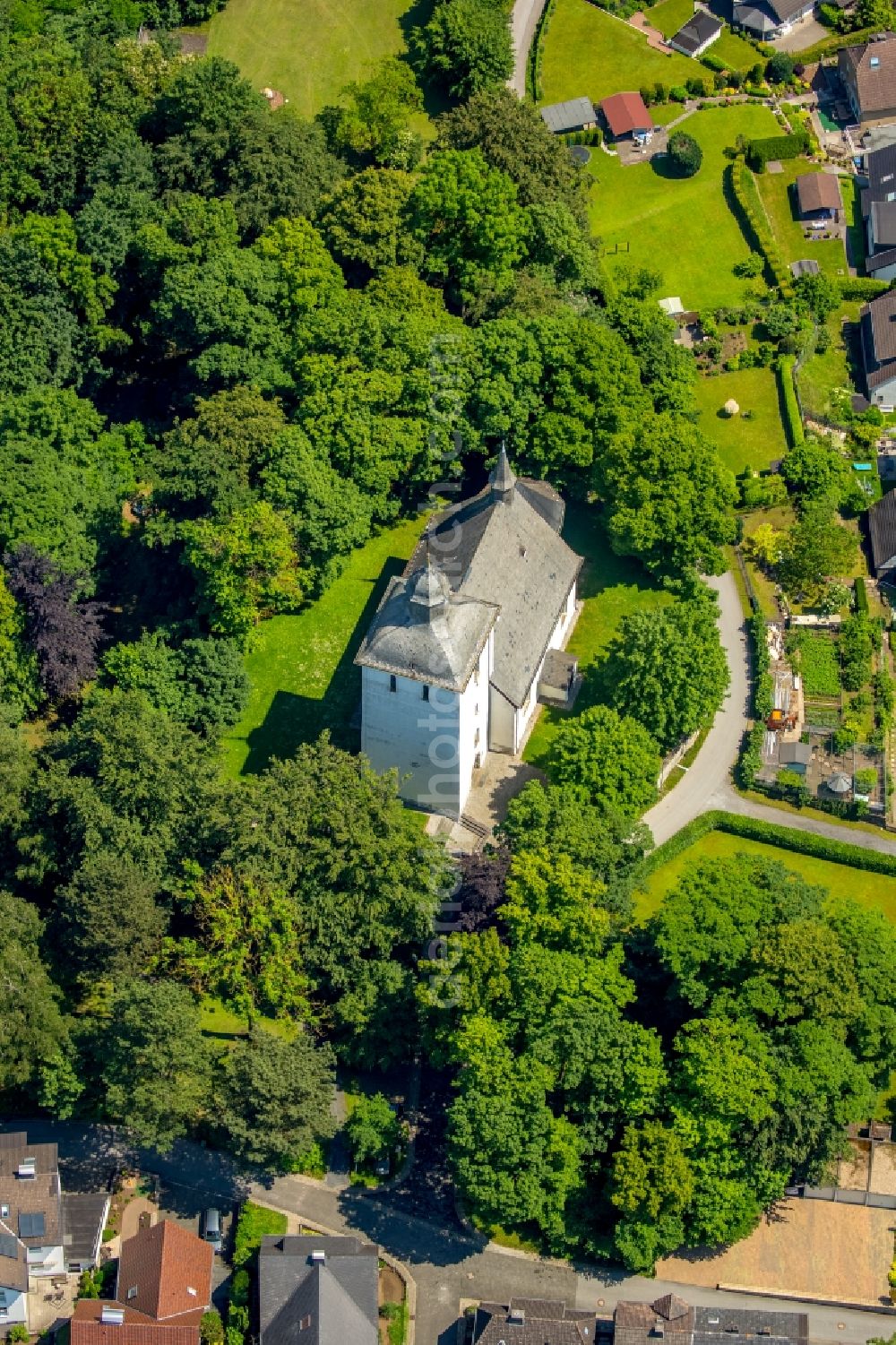 Aerial photograph Belecke - Church building catholic Propsteikirche St. Pankratius in Belecke in the state North Rhine-Westphalia