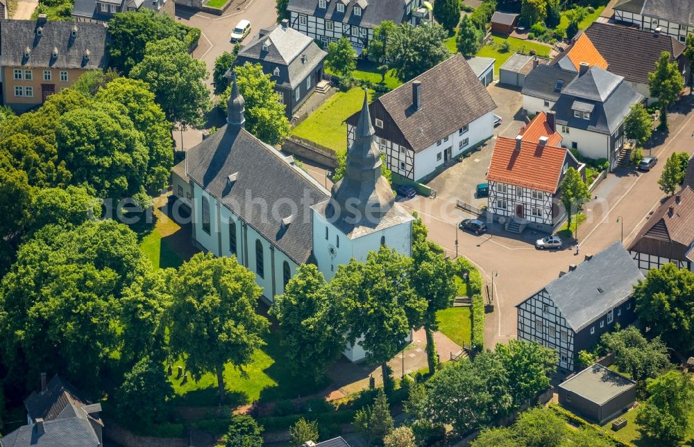 Belecke from above - Church building catholic Propsteikirche St. Pankratius in Belecke in the state North Rhine-Westphalia