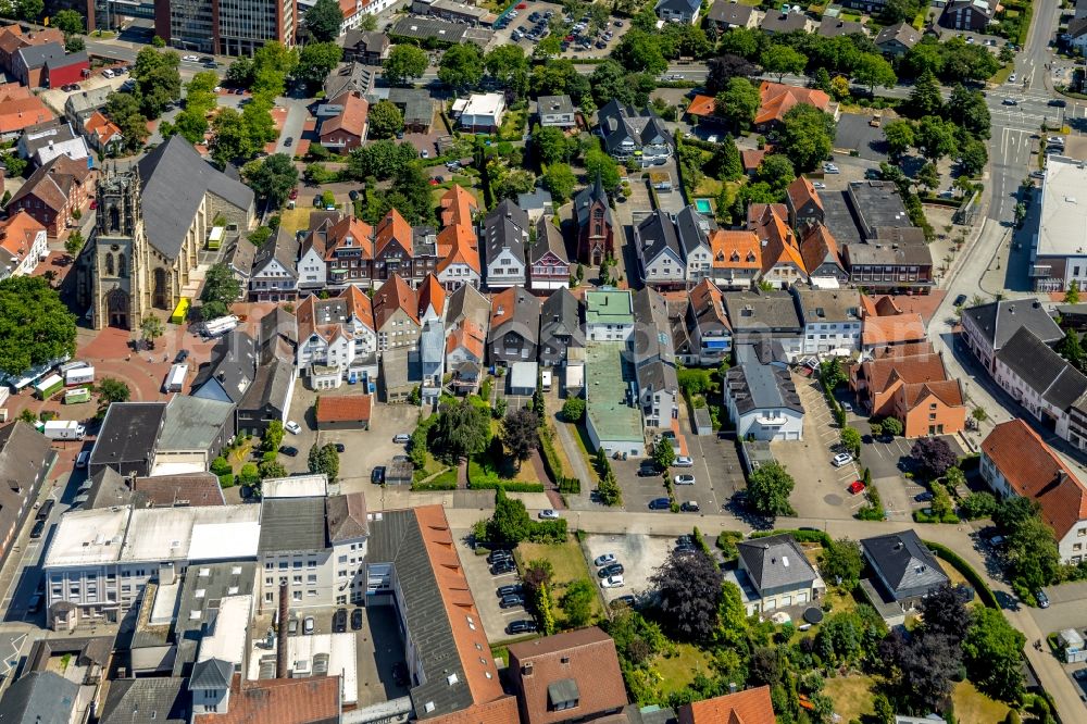 Aerial photograph Oelde - Church building of the Catholic St. John's Church in the old town centre of the city centre in Oelde in the federal state of North Rhine-Westphalia, Germany