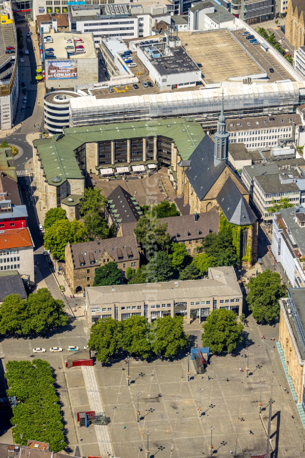 Aerial image Dortmund - Church building Katholisches Pfarramt St. Johannes Baptist on street Propsteihof in the district City-West in Dortmund at Ruhrgebiet in the state North Rhine-Westphalia, Germany