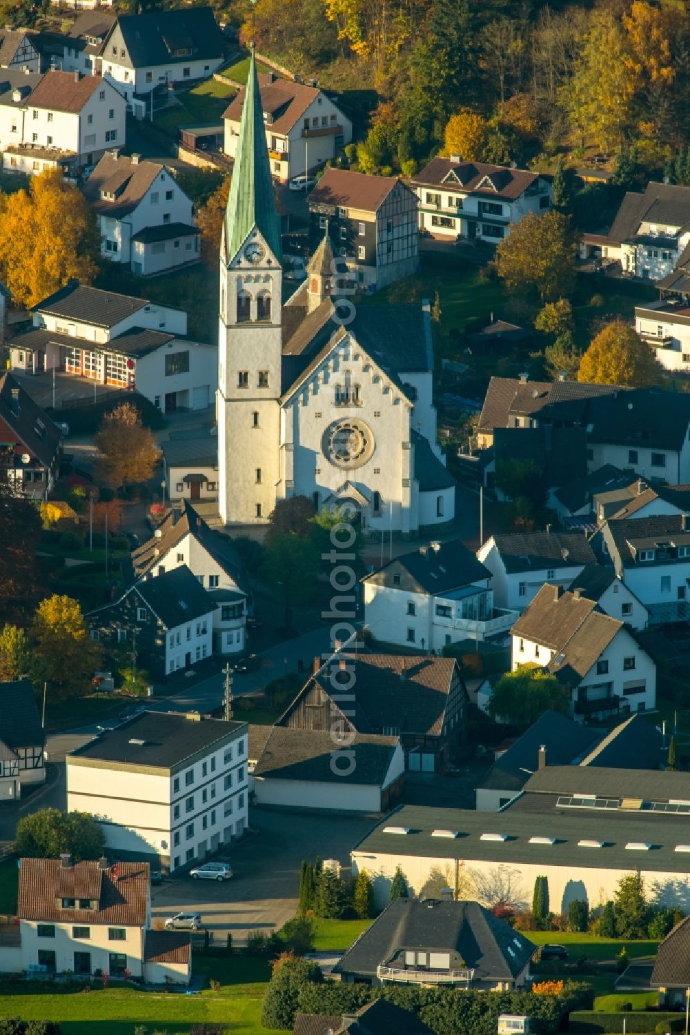 Heggen from above - Church building of St. Antonius Einsiedler Heggen in Heggen in the state of North Rhine-Westphalia