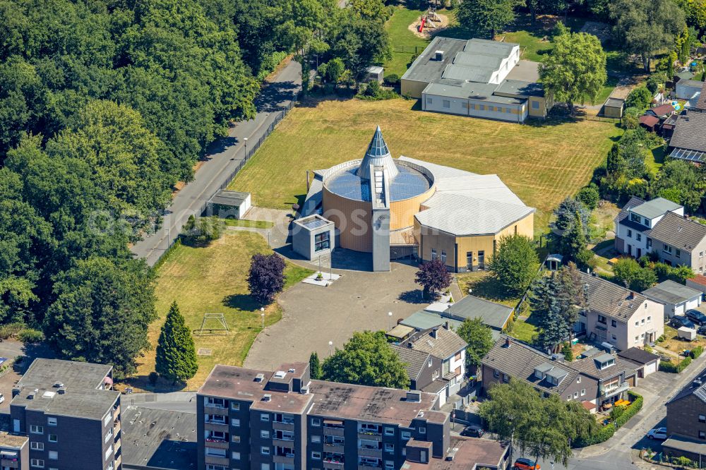 Aerial image Dortmund - Church building of Kirche Heilig Kreuz on street Jungferntalstrasse in the district Jungferntal in Dortmund at Ruhrgebiet in the state North Rhine-Westphalia, Germany