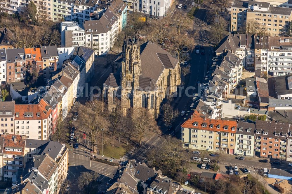 Düsseldorf from the bird's eye view: Church building of Kirche Heilige Dreifaltigkeit on Juelicher Strasse in Duesseldorf in the state North Rhine-Westphalia, Germany