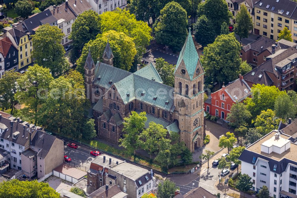 Mülheim an der Ruhr from the bird's eye view: church building of Kirche Herz Jesu on Ulmenallee in Muelheim on the Ruhr in the state North Rhine-Westphalia, Germany