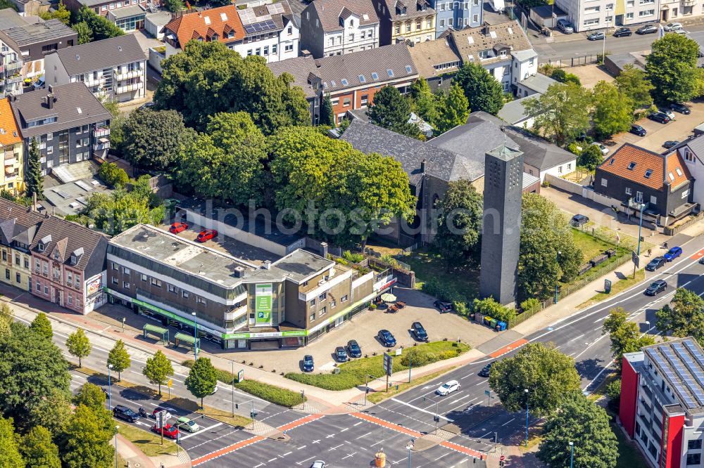 Velbert from the bird's eye view: Church building Kirche Kath Velbert, St Joseph Pfarrzentrum on street Berliner Strasse in Velbert in the state North Rhine-Westphalia, Germany