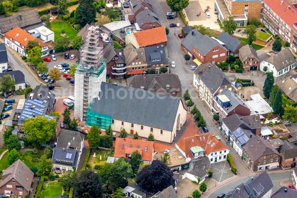 Aerial image Hamminkeln - Church building of Kirche St. Patritius in the district Dingden in Hamminkeln in the state North Rhine-Westphalia, Germany