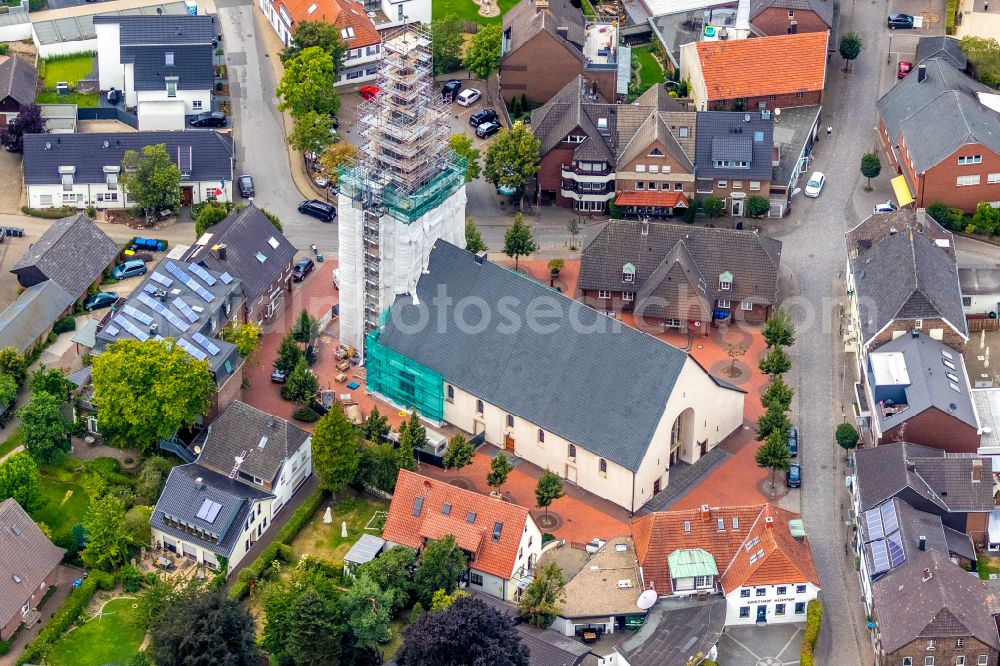 Aerial photograph Hamminkeln - Church building of Kirche St. Patritius in the district Dingden in Hamminkeln in the state North Rhine-Westphalia, Germany