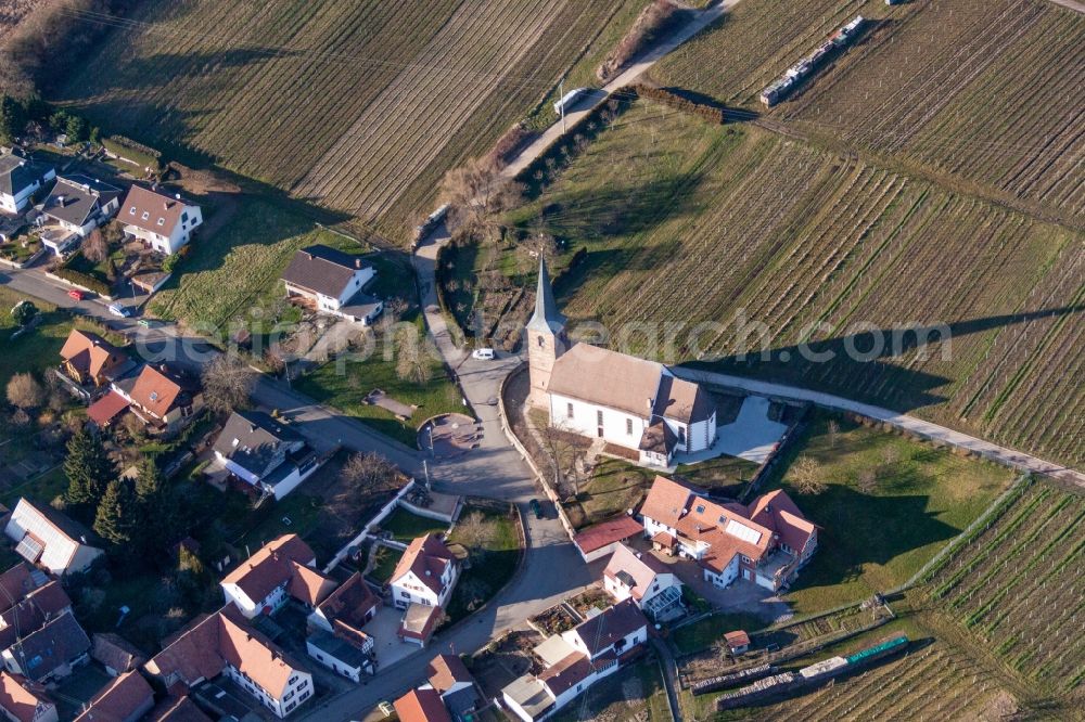 Aerial photograph Schweigen-Rechtenbach - Church building Kirche Schweigen-Rechtenbach near Wine yards in the district Rechtenbach in Schweigen-Rechtenbach in the state Rhineland-Palatinate, Germany