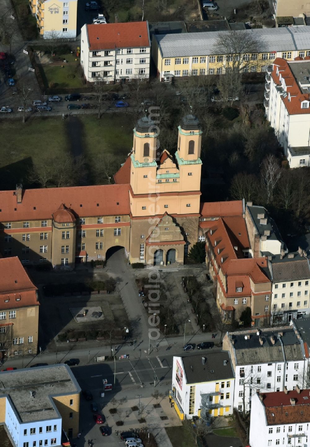 Berlin from the bird's eye view: Church building Ev. Kirchengemeinde Berlin-Baumschulenweg on Baumschulenstrasse in Berlin in Germany